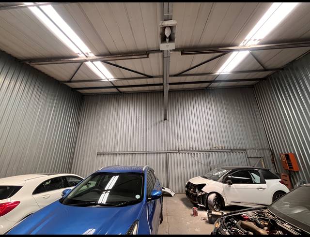 297M² WAREHOUSE TO LET IN ISANDO